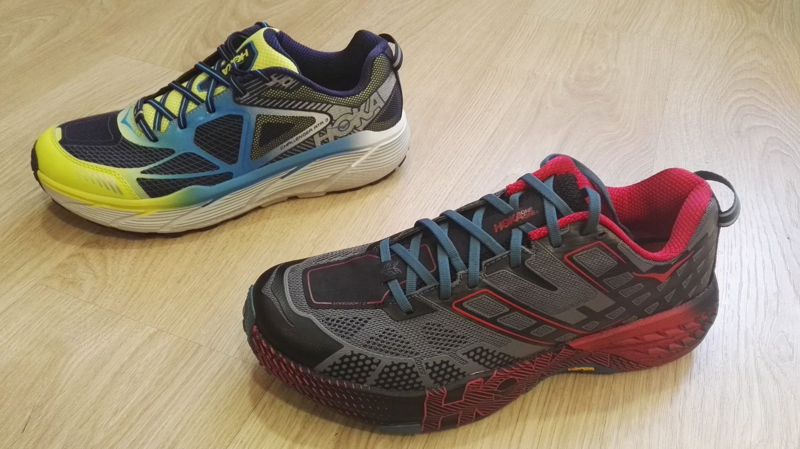 En este momento estás viendo PRIMEROS PASOS CON ZAPATILLAS HOKA ONE ONE. MAXIMALISMO AL PODER